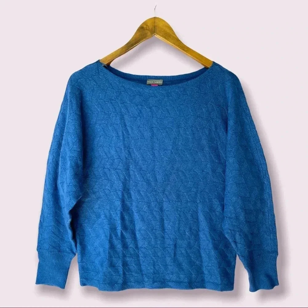 Vince Camuto blue sweater‎